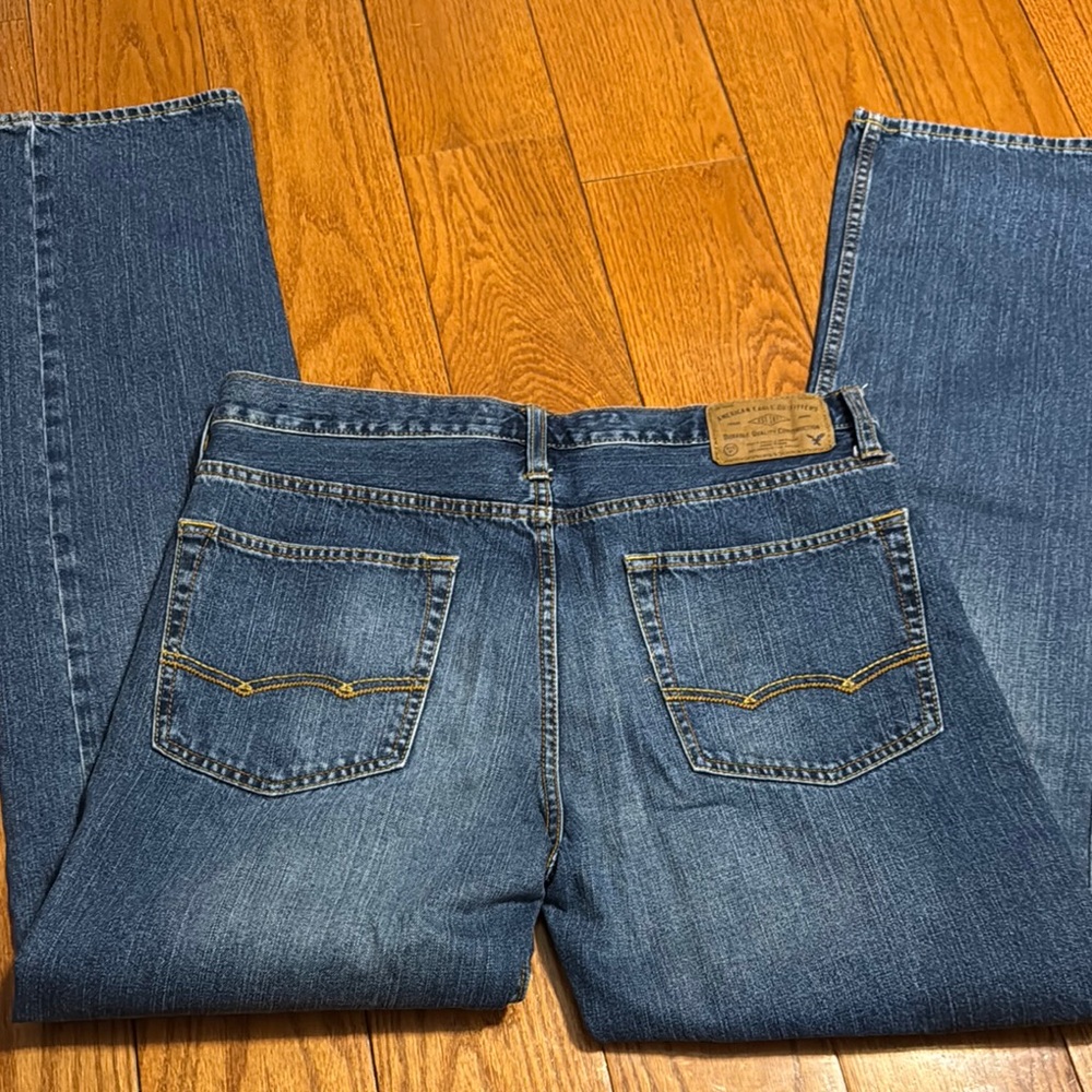American Eagle Outfitters Blue Relaxed Straight Jeans. Size 32 x 36 - Picture 3 of 3
